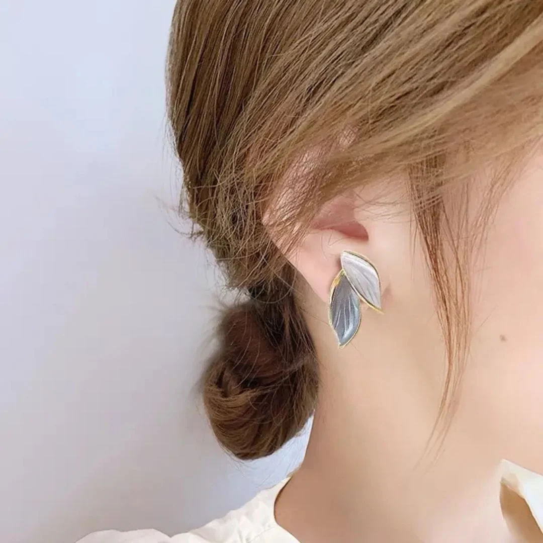 Dazzle Leaf Minimal Earring - midzumi