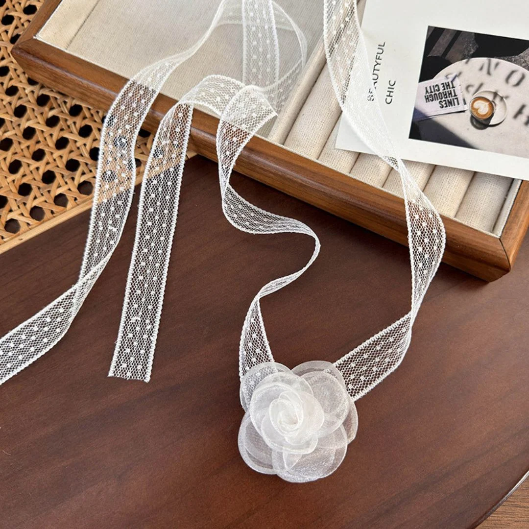Dainty Mesh Flower Necklace - midzumi