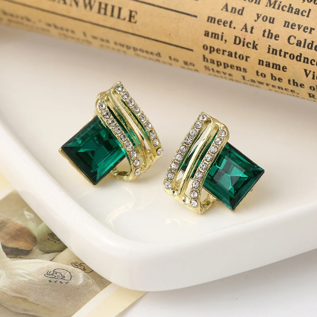 Emerald Allure Earrings - midzumi